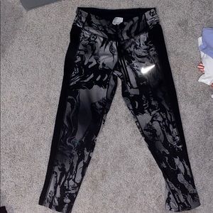 NIKE DRI-FIT LEGGINGS!!